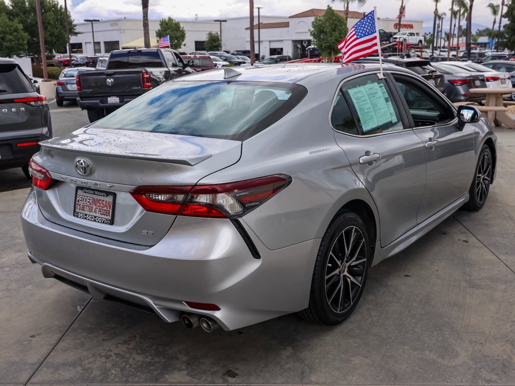 Used 2023 Toyota Camry SE image 4
