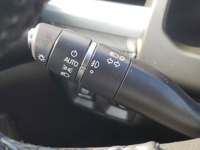 Used 2018 GMC Acadia SLE image 12