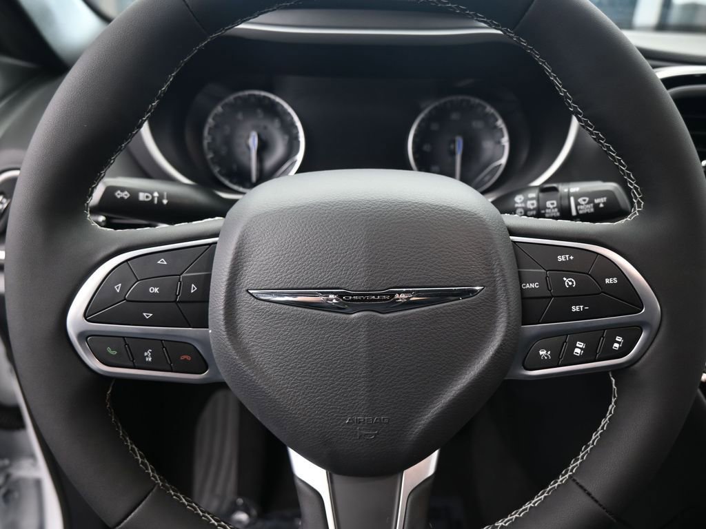 Used 2026 Chrysler Voyager LX image 15