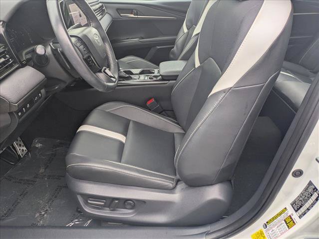 Used 2025 Toyota Camry SE w/ Convenience Package FWD image 15
