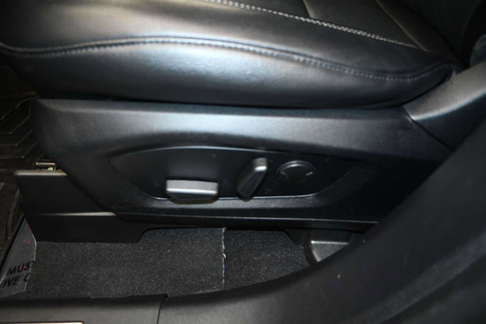 Used 2021 Ford Explorer Limited w/ Equipment Group 301A AWD/4WD image 22