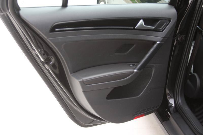 Used 2015 Volkswagen Golf TDI SEL FWD image 40