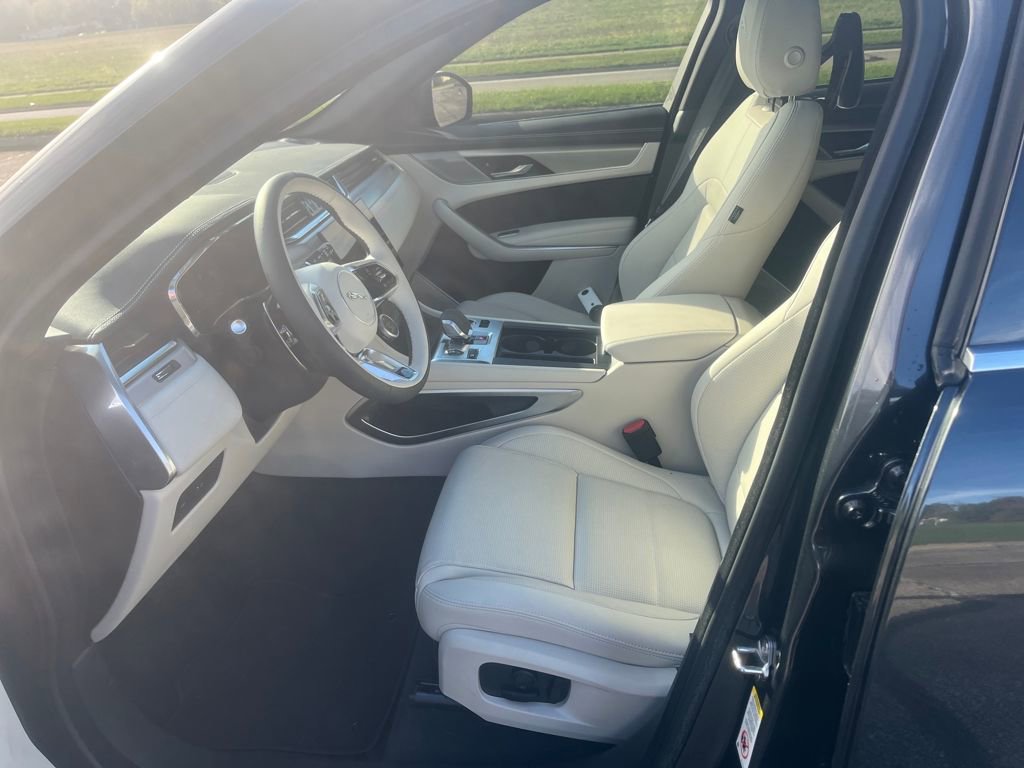 New 2025 Jaguar F-PACE R-Dynamic S AWD/4WD image 9