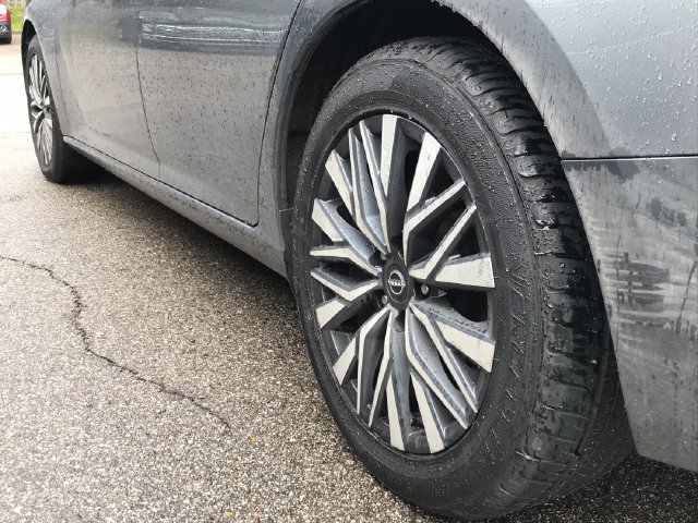 Used 2025 Nissan Altima 2.5 SV FWD image 35