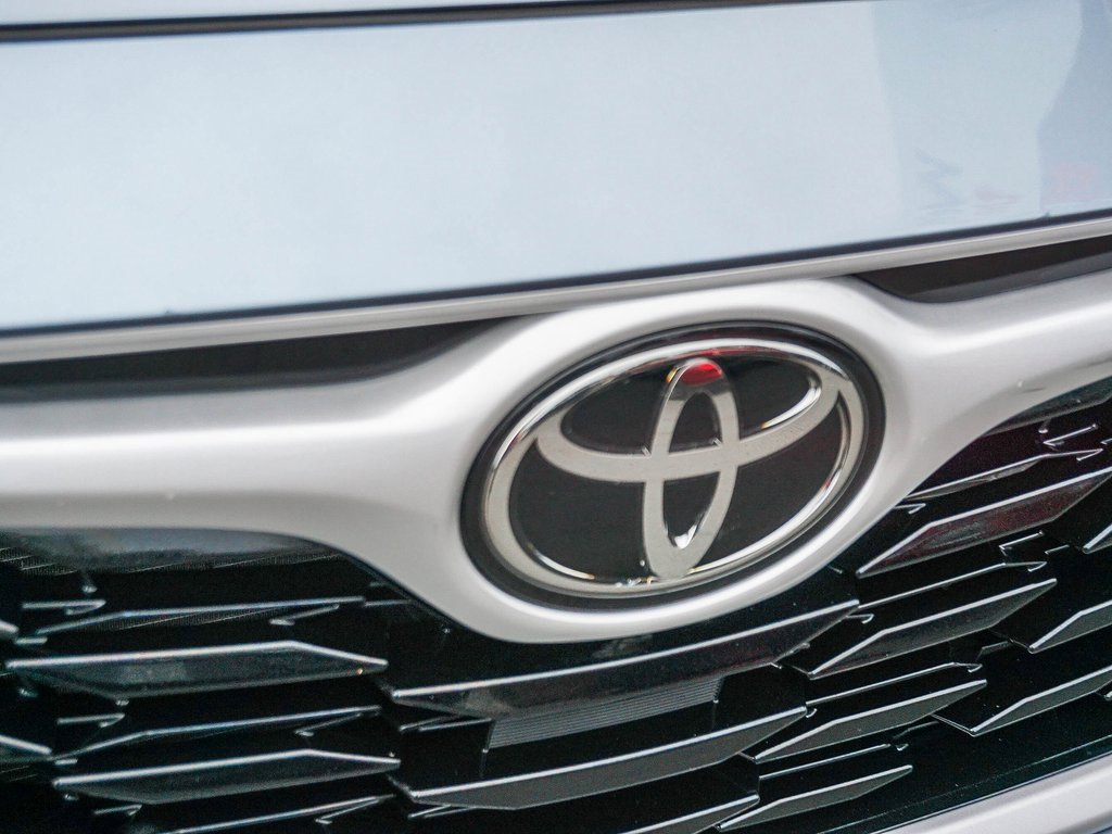 Used 2022 Toyota Highlander XLE image 12