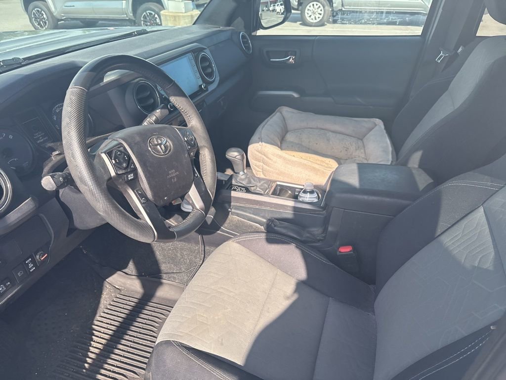 Used 2021 Toyota Tacoma TRD Sport w/ Technology Package image 3