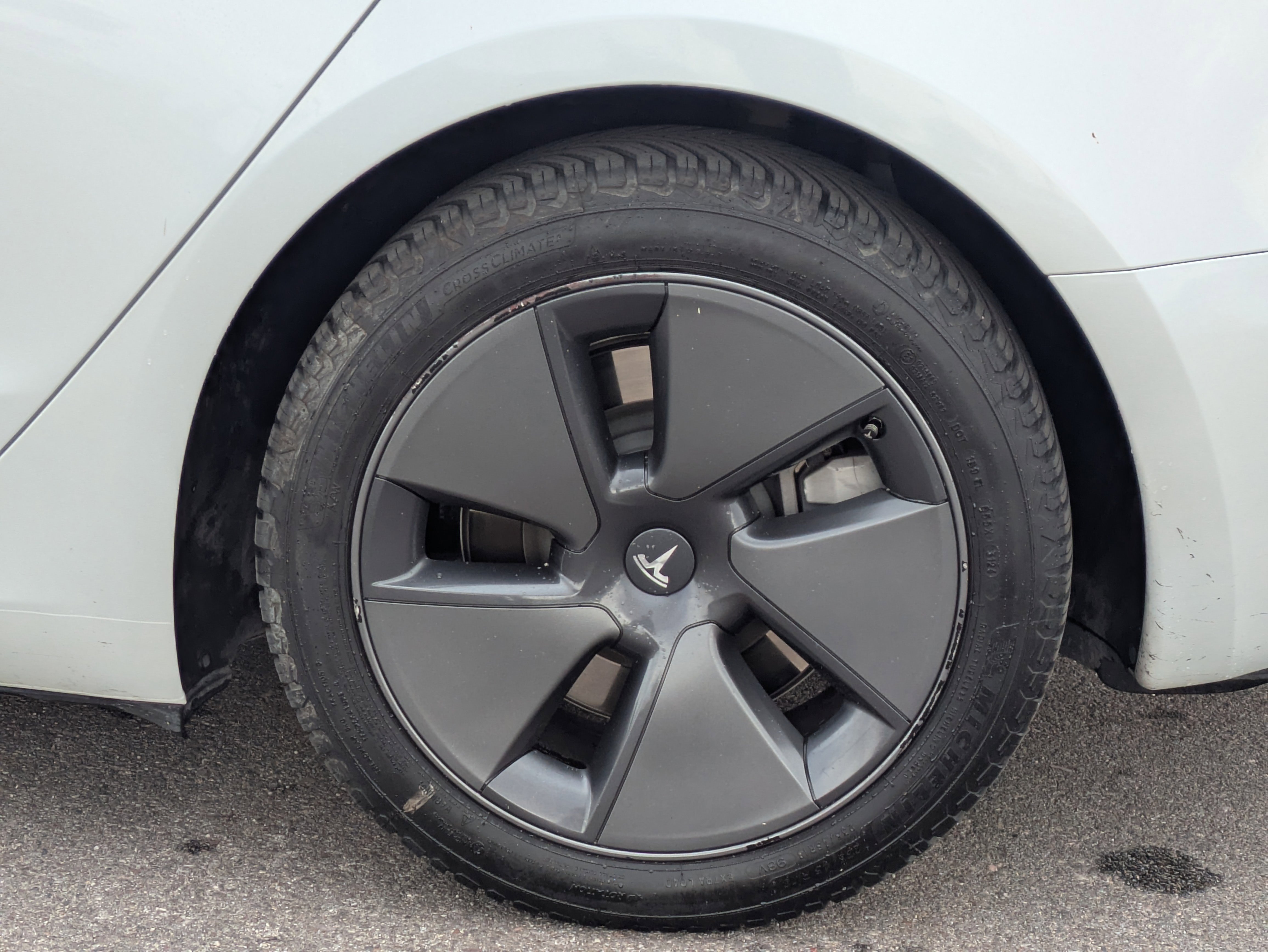 Used 2023 Tesla Model 3 Standard Range image 9