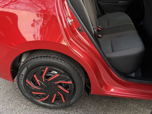 Used 2018 Toyota Corolla LE FWD image 12