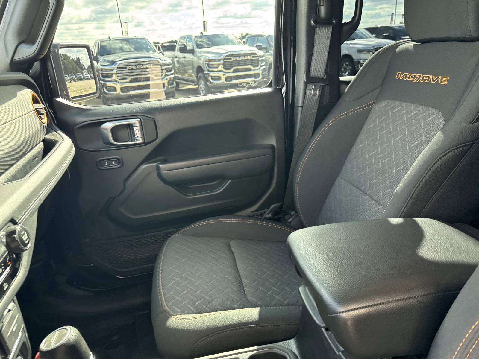 Used 2024 Jeep Gladiator Mojave w/ Convenience Group image 15