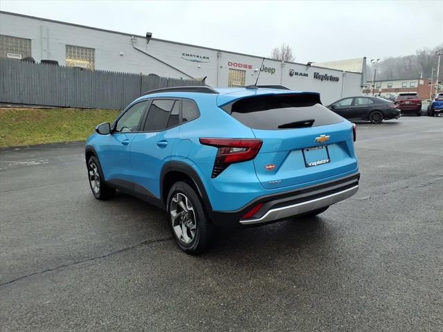 Used 2025 Chevrolet Trax LT w/ LT Convenience Package image 5