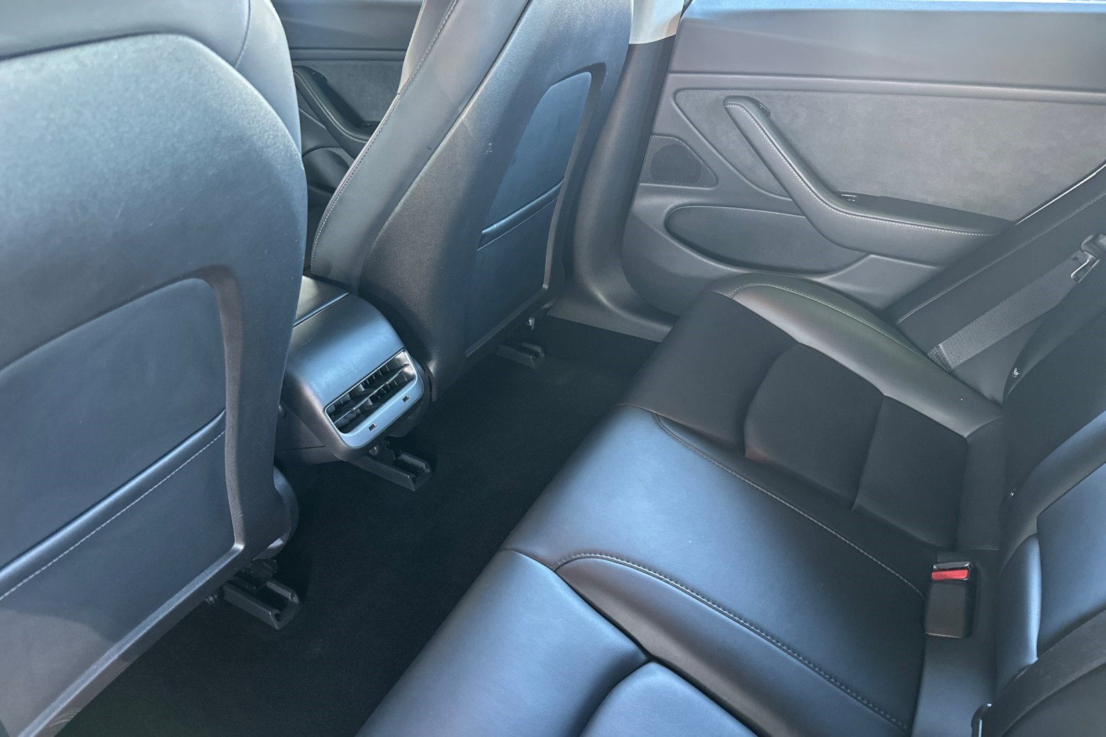 Used 2018 Tesla Model 3 Long Range RWD image 15