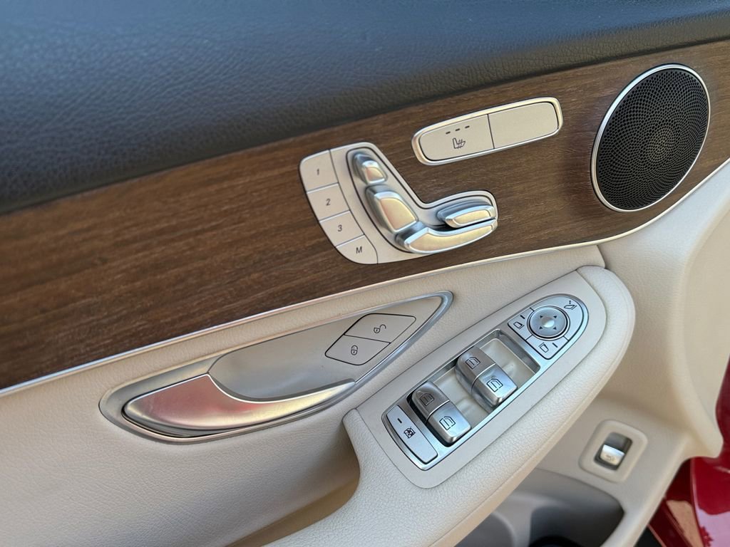 Used 2021 Mercedes-Benz GLC 300 4MATIC w/ Premium Package image 11