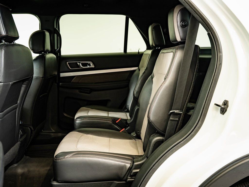 Used 2017 Ford Explorer XLT w/ Equipment Group 202A image 40