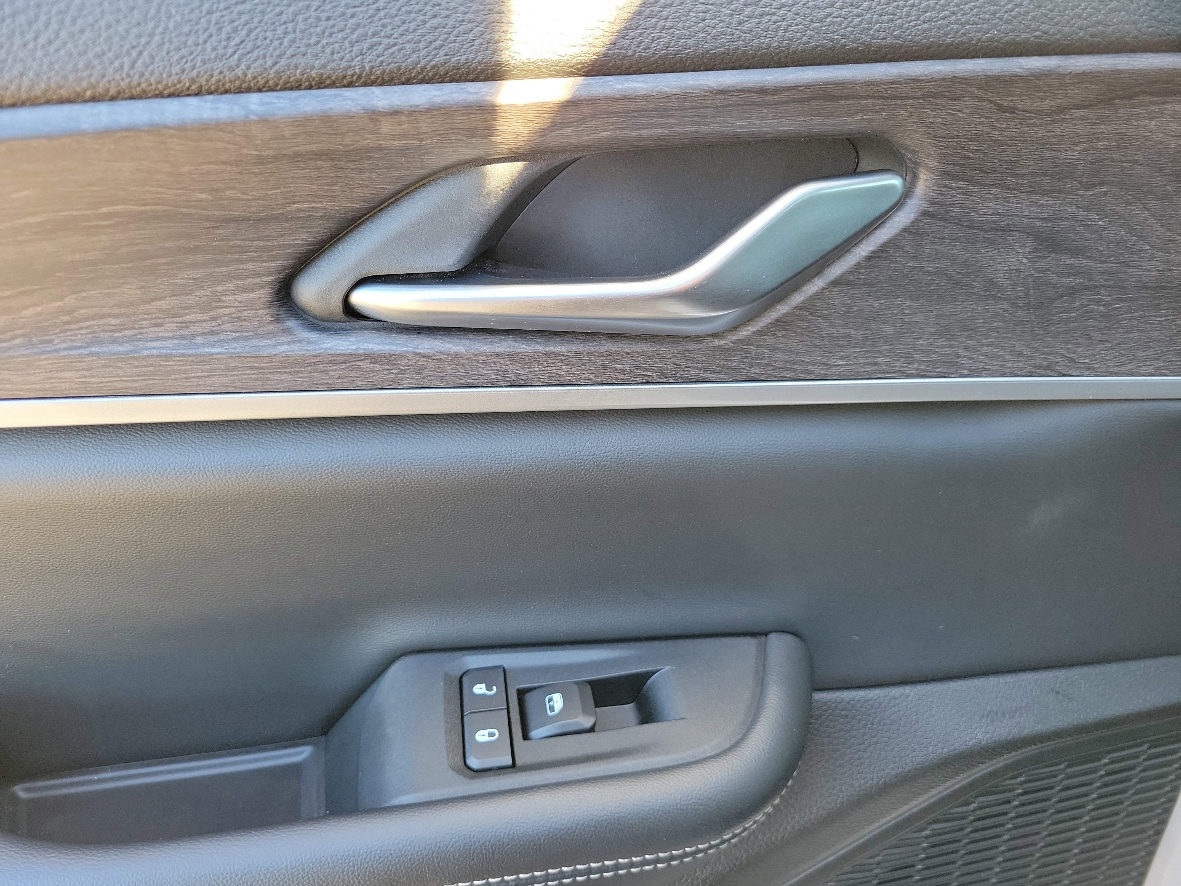 Used 2023 Jeep Grand Cherokee Limited w/ Luxury Tech Group II image 21