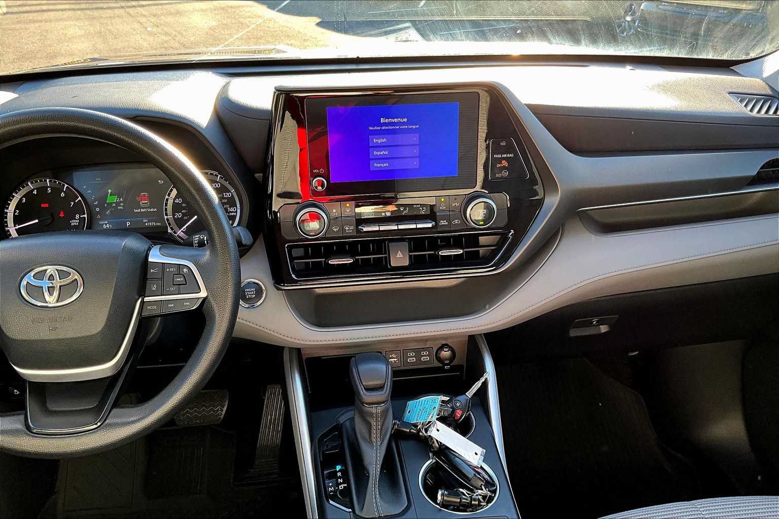 Used 2023 Toyota Highlander L FWD image 7