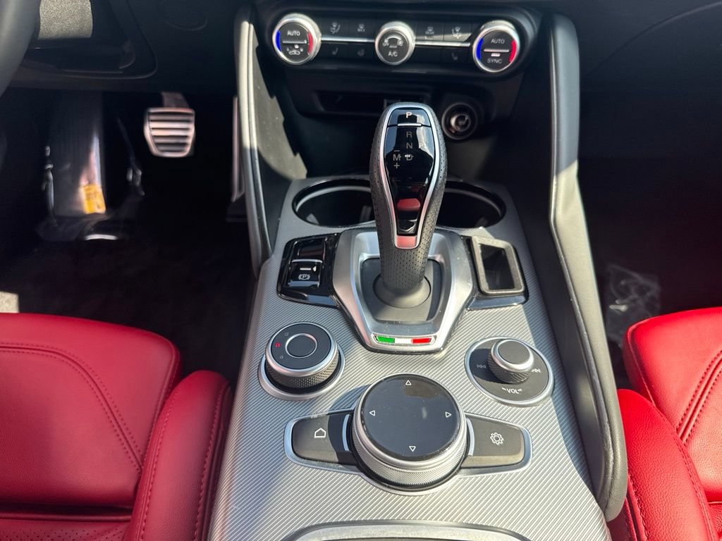 Used 2023 Alfa Romeo Giulia Veloce AWD/4WD image 44