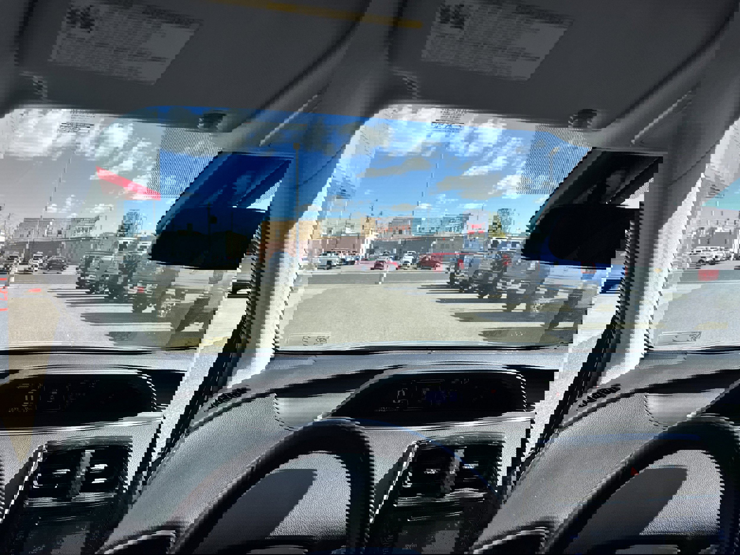 Used 2018 Toyota Prius Prime Plus w/ Preferred Accessory Package FWD image 4