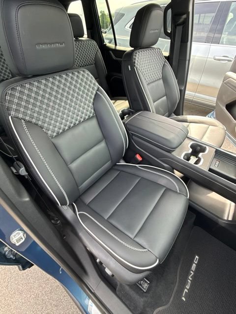 Used 2025 GMC Acadia Denali w/ Super Cruise Package FWD image 35