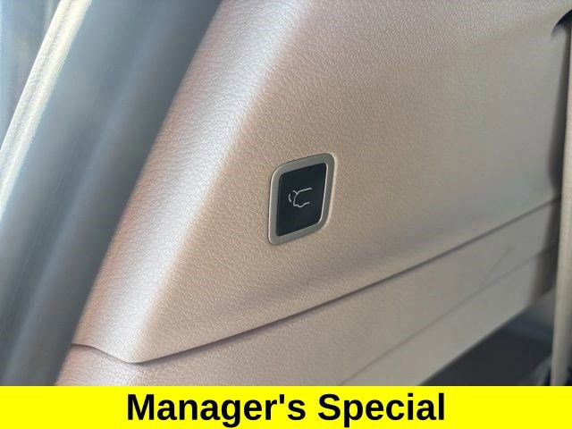 Used 2023 Chrysler Voyager LX FWD image 33
