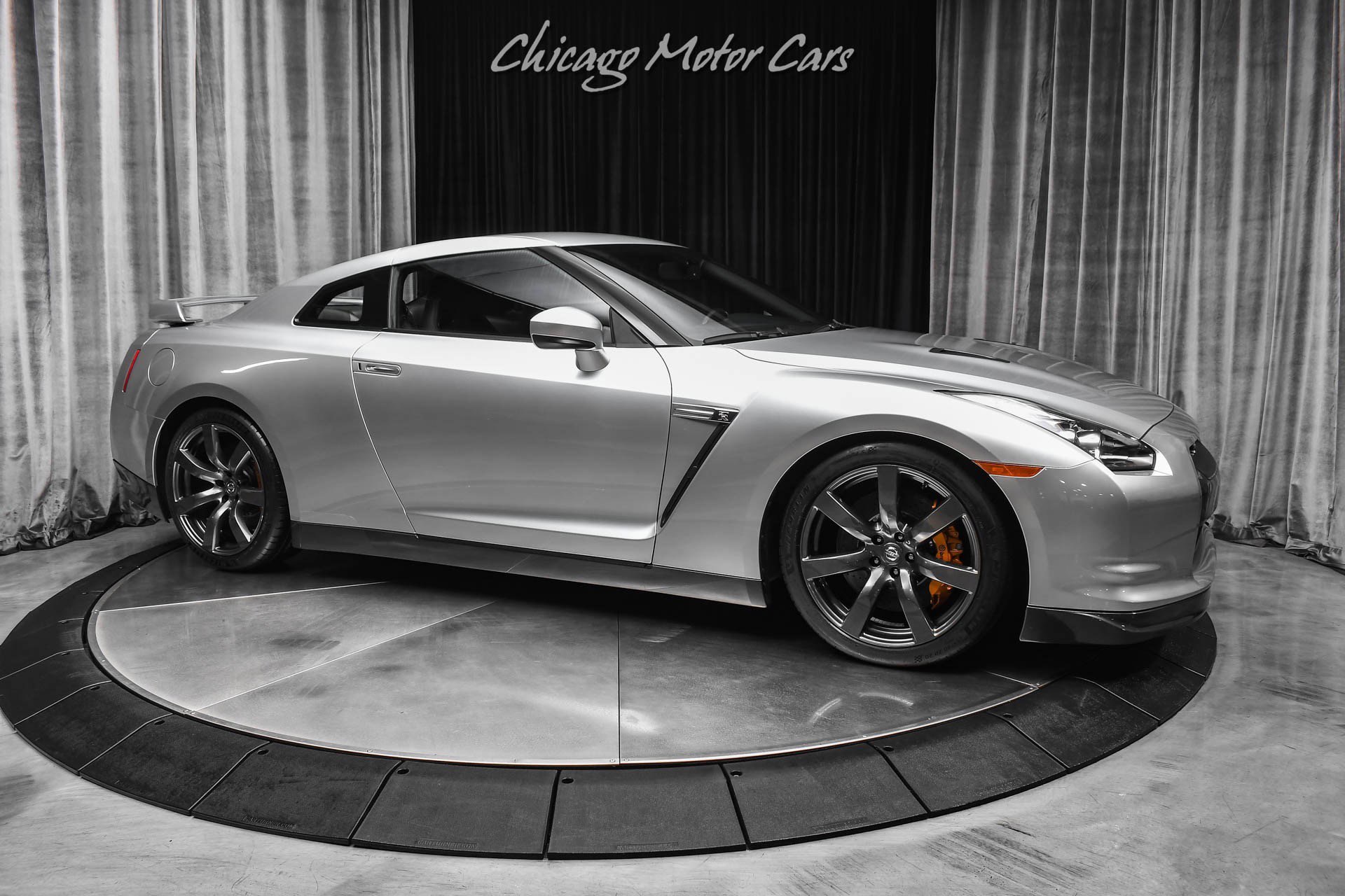 Used 2009 Nissan GT-R Premium AWD/4WD image 6