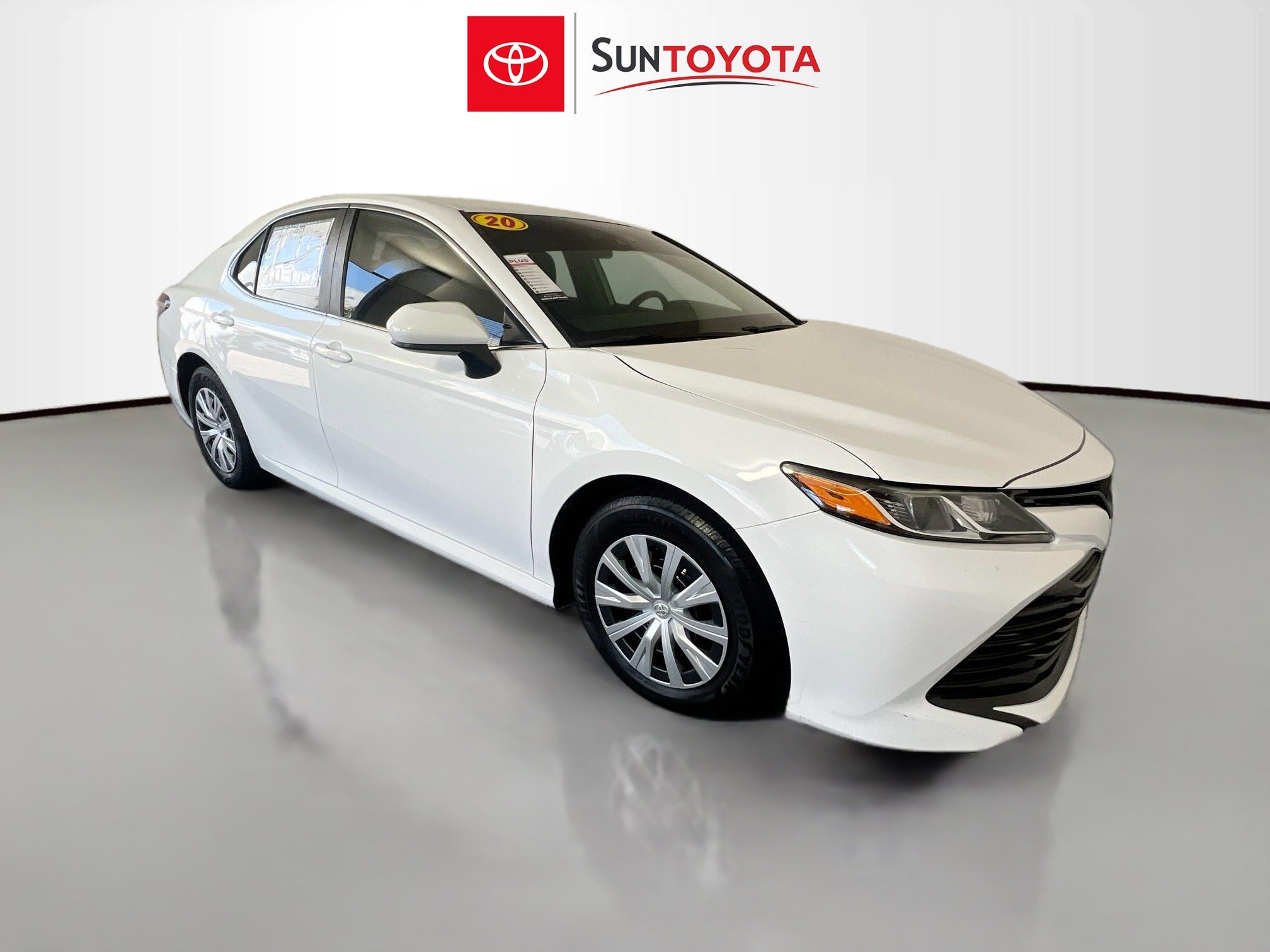 Used 2020 Toyota Camry L image 1