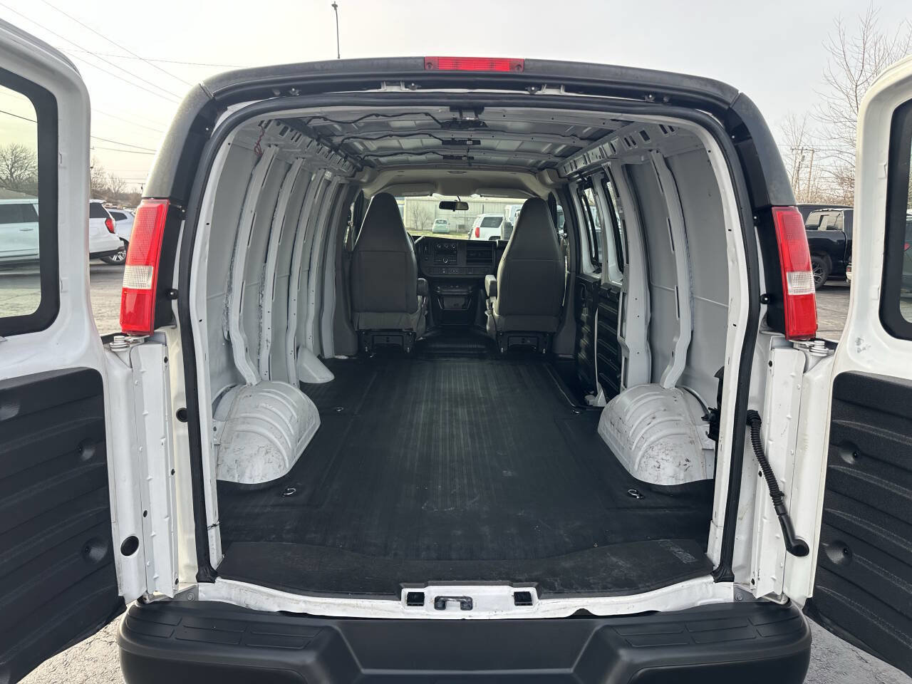 Used 2020 Chevrolet Express 2500 w/ Enhanced Convenience Package image 17