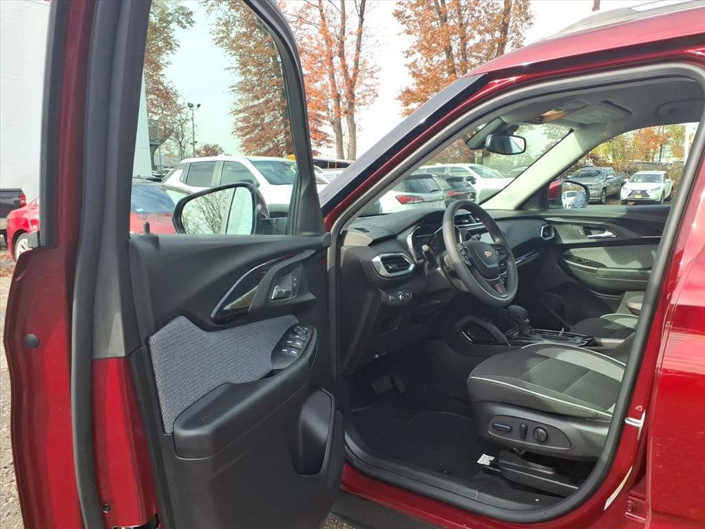 Certified 2023 Chevrolet TrailBlazer LT w/ Convenience Package image 12