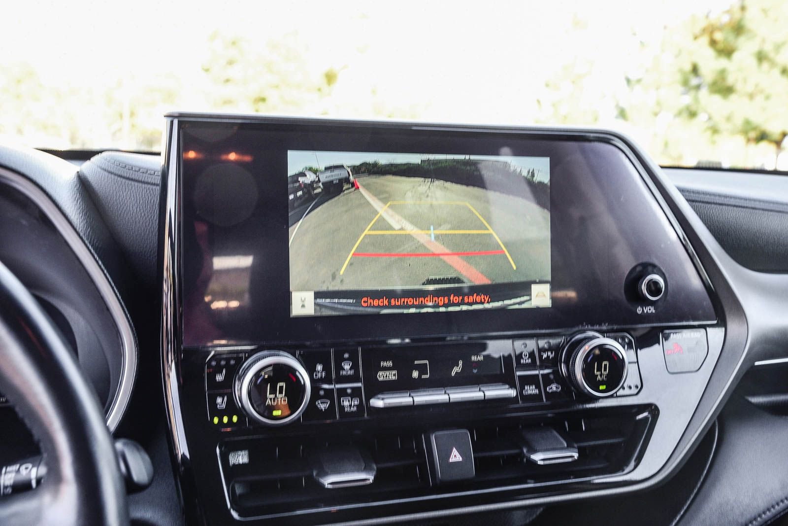 Used 2023 Toyota Highlander Limited image 28