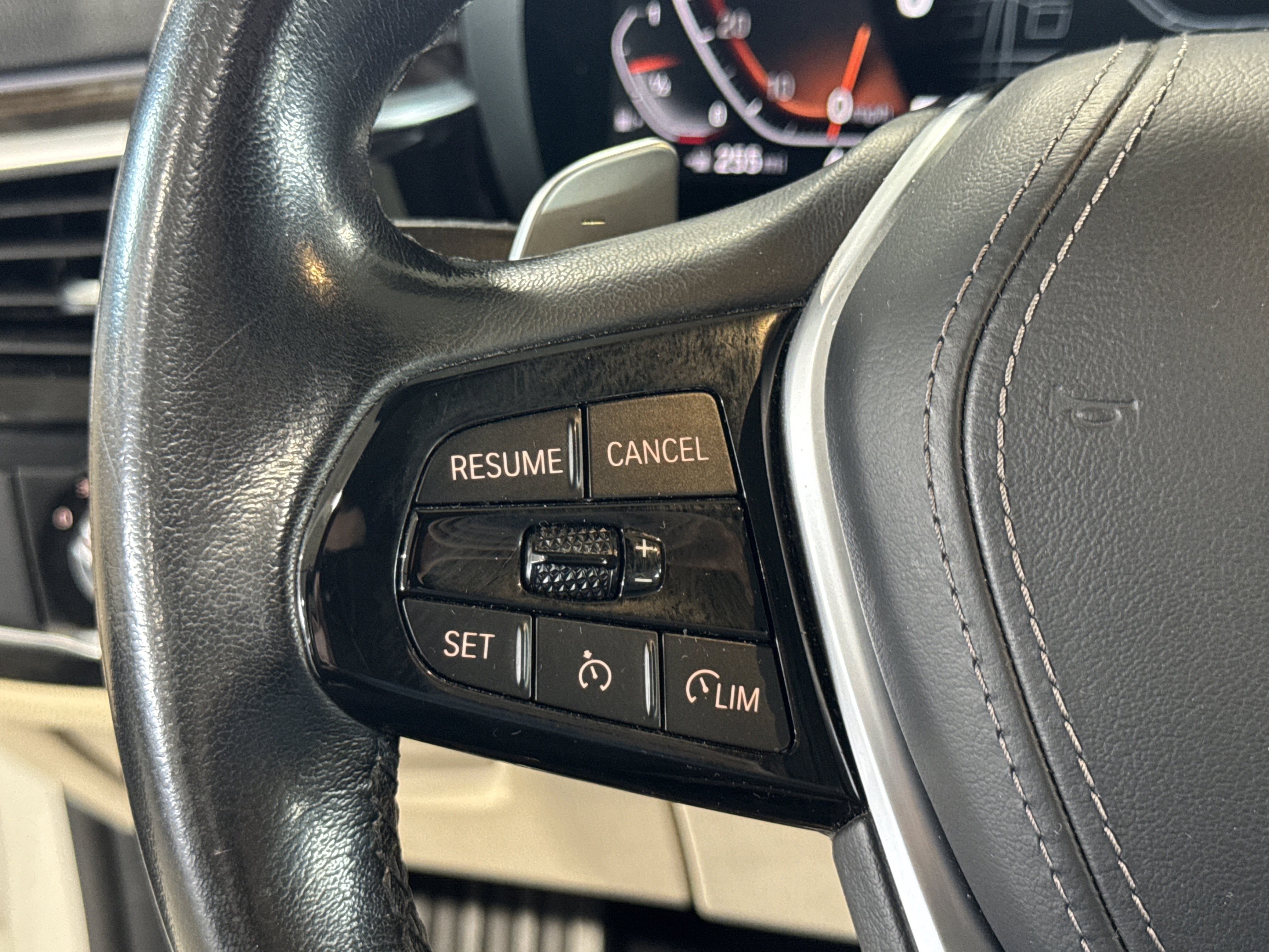 Used 2023 BMW 540i w/ Convenience Package RWD image 25