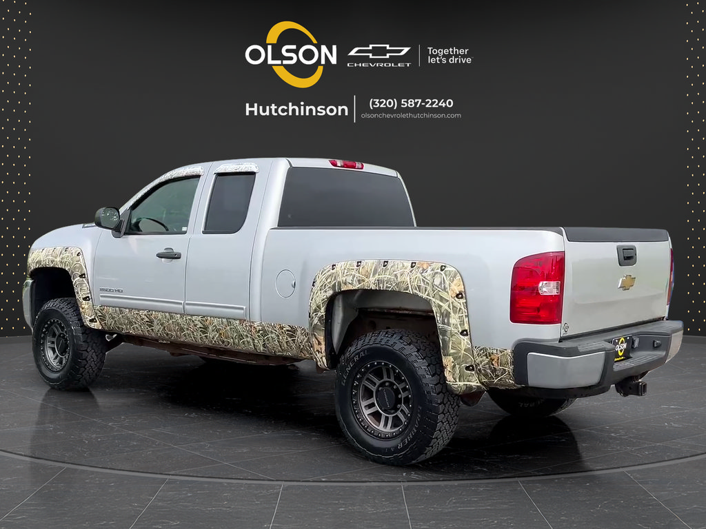 Used 2010 Chevrolet Silverado 2500 LT w/ Interior Plus Package AWD/4WD image 6
