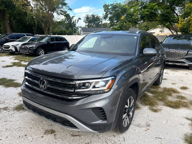 Used 2023 Volkswagen Atlas Cross Sport SE AWD/4WD image 2