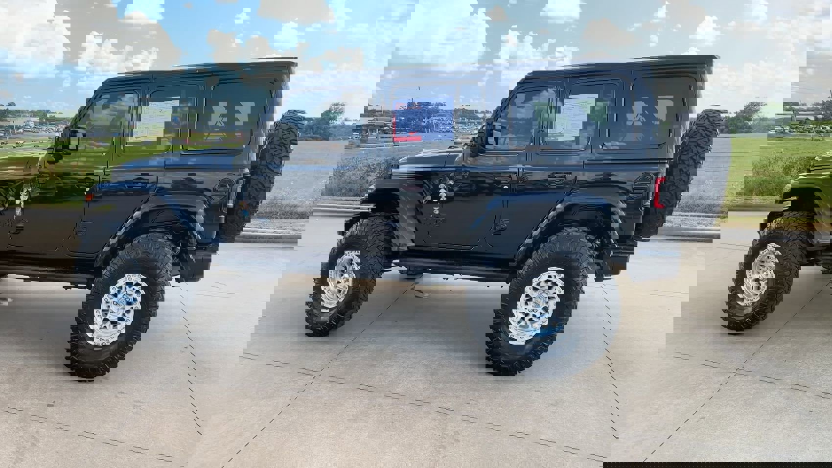 Used 2020 Jeep Wrangler Unlimited Sahara image 6