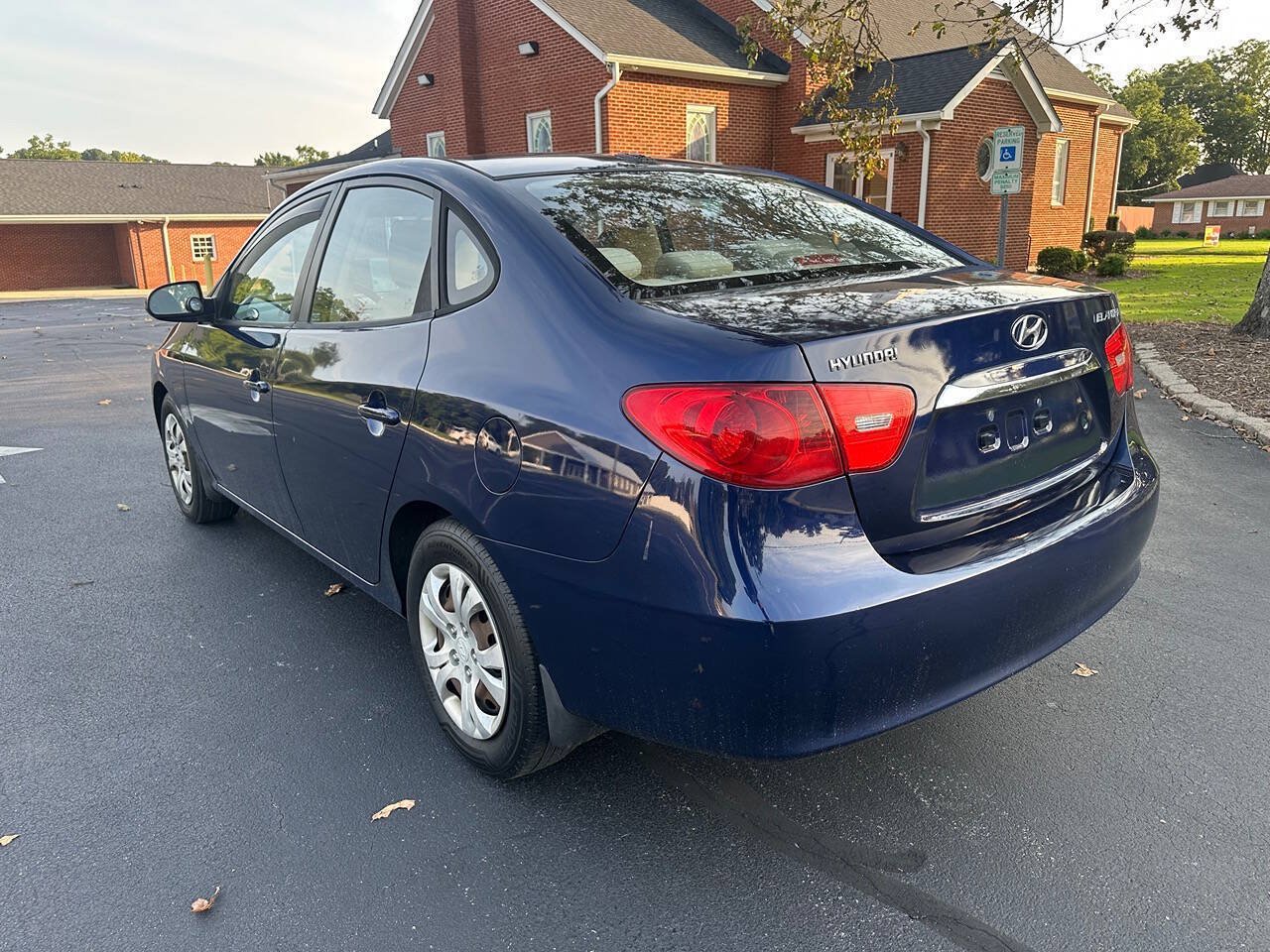 Used 2010 Hyundai Elantra GLS FWD image 9