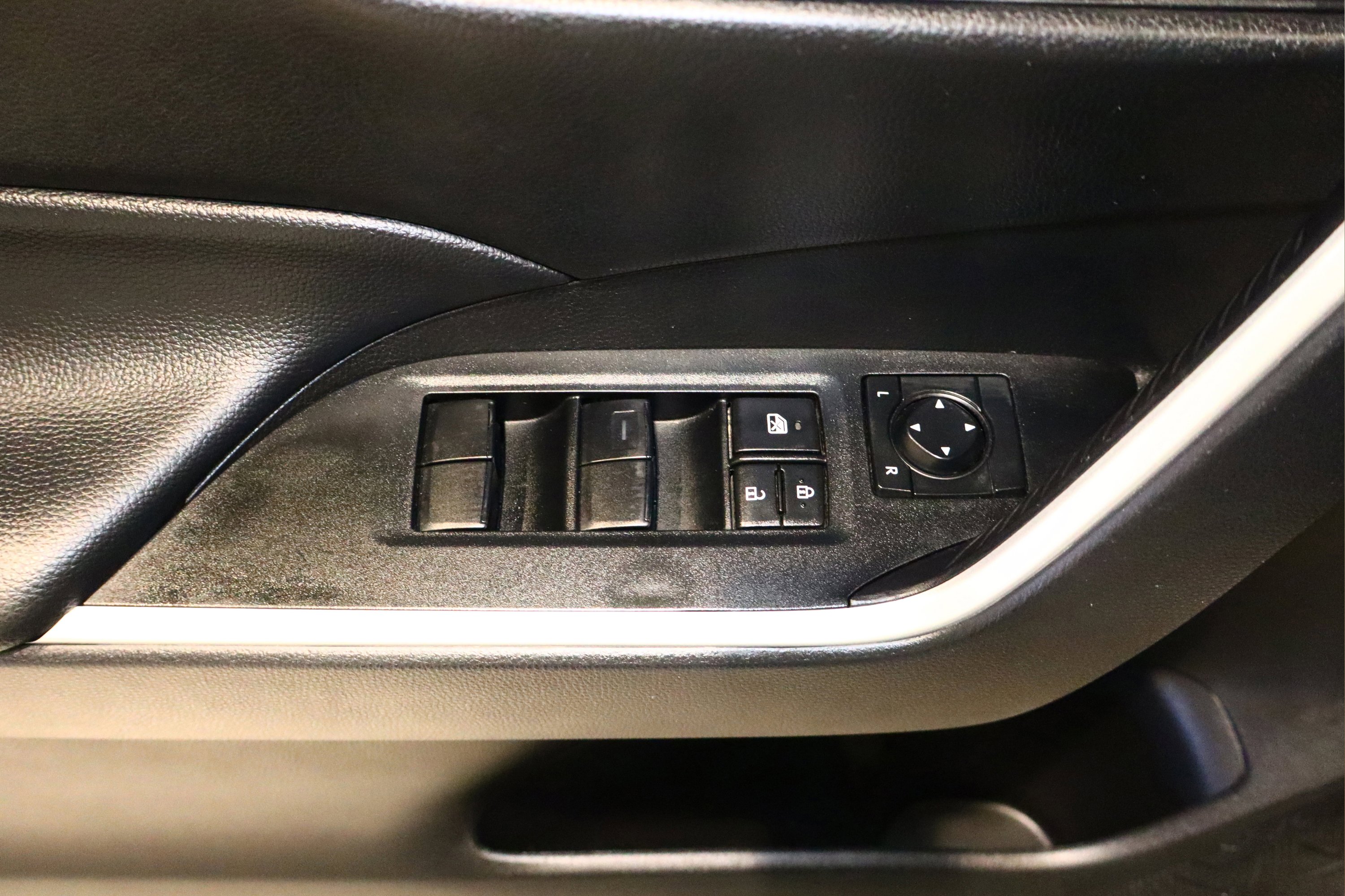 Used 2024 Toyota RAV4 LE image 38