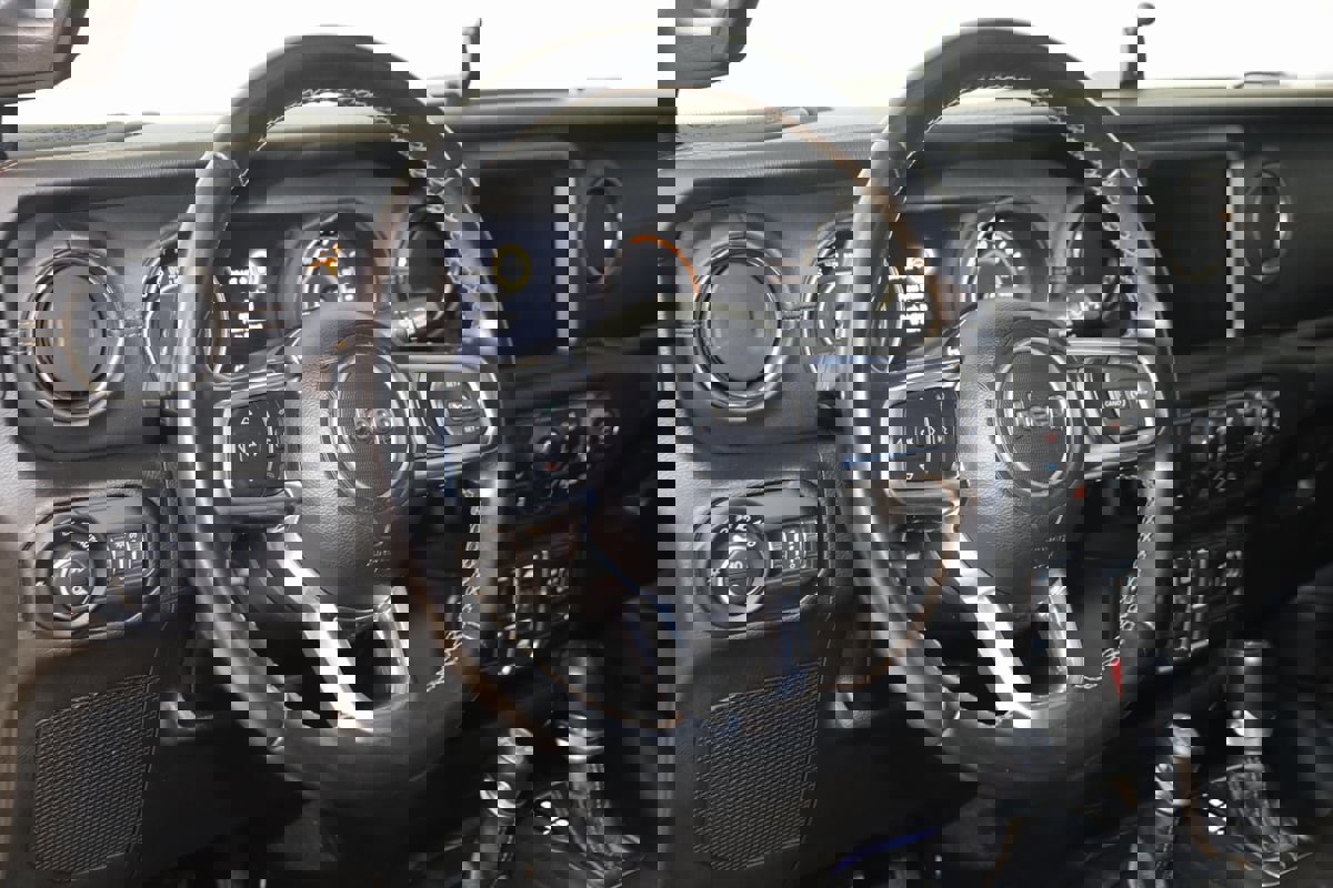 Used 2021 Jeep Gladiator Overland image 6