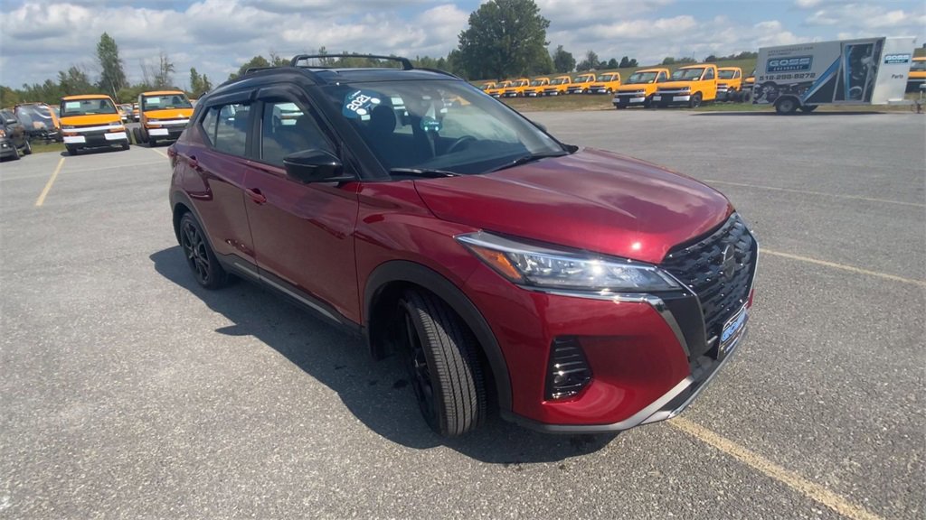 Used 2021 Nissan Kicks SR image 2