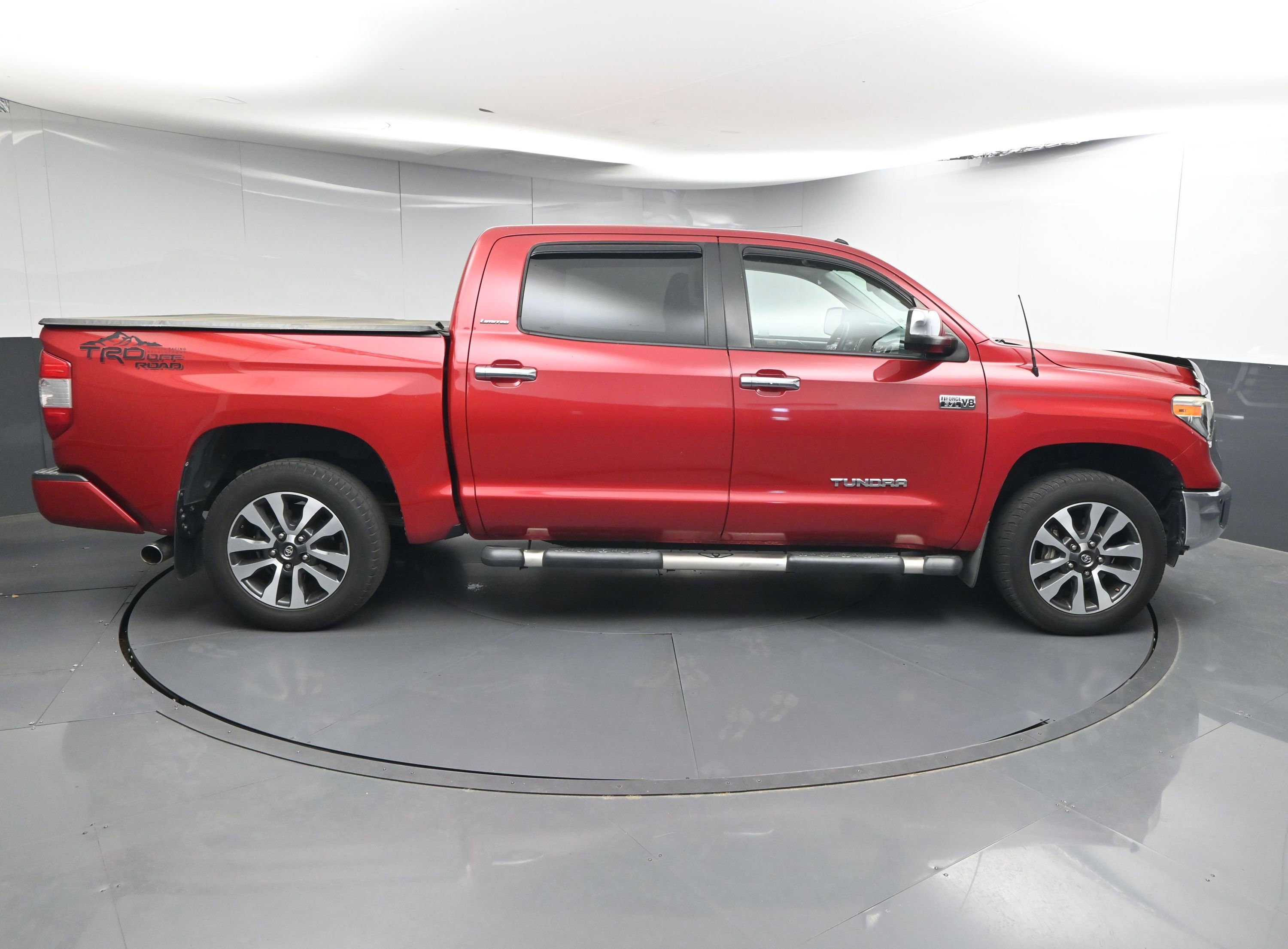 Used 2018 Toyota Tundra Limited w/ Limited Premium Package AWD/4WD image 9