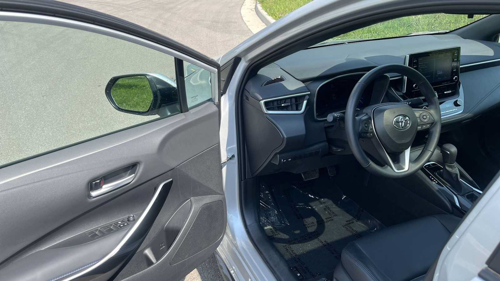 Used 2021 Toyota Corolla XSE w/ Carpet Mat Package (TMS) FWD image 14