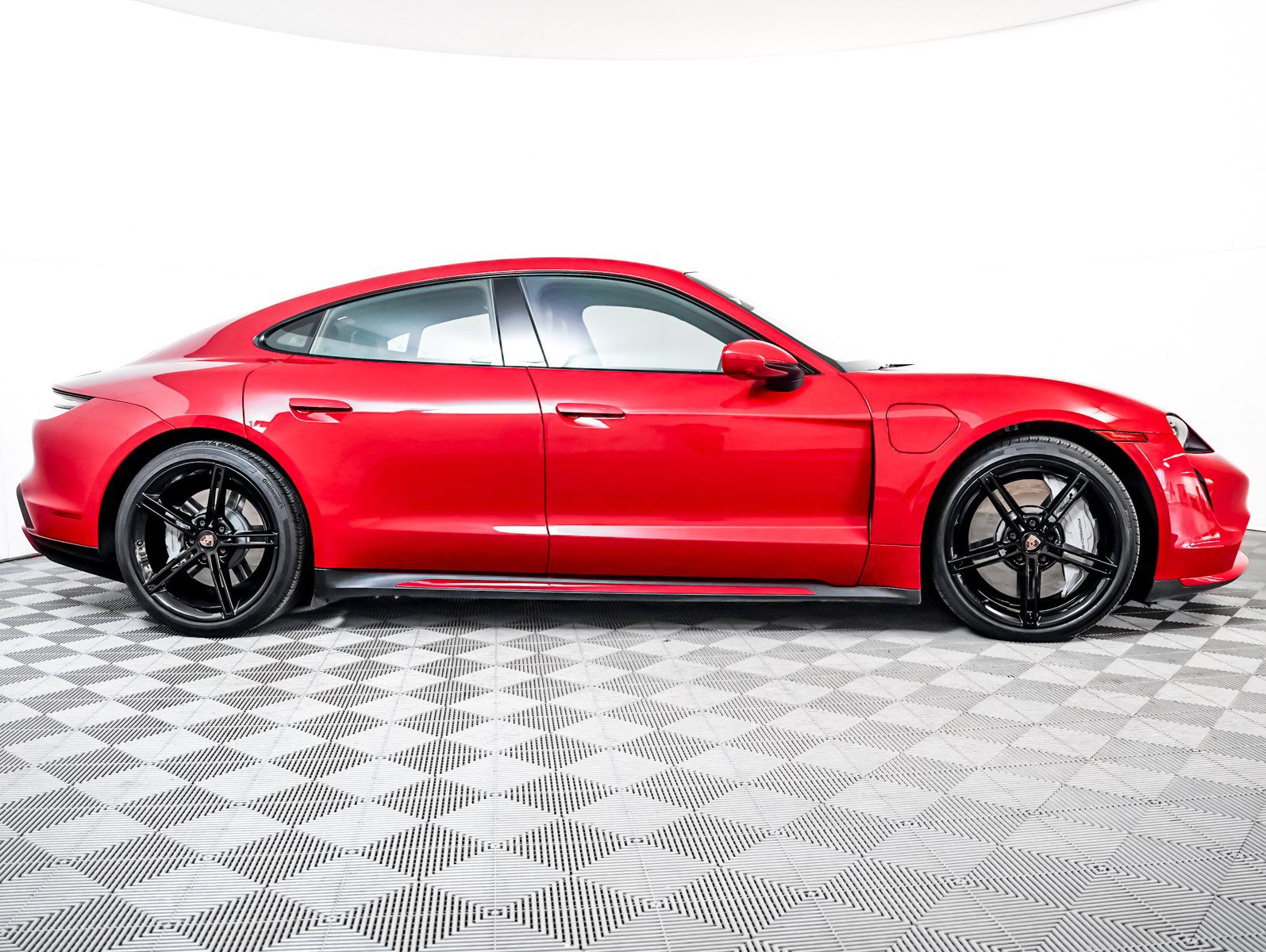 Certified 2020 Porsche Taycan Turbo image 9