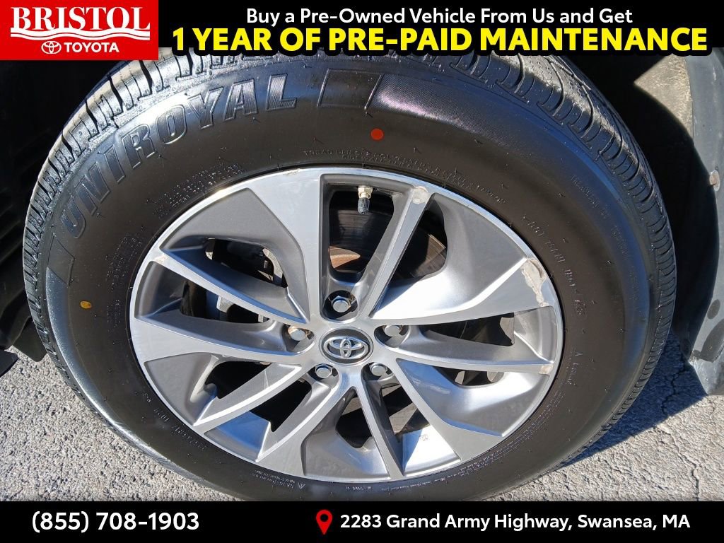 Used 2018 Toyota RAV4 LE image 12