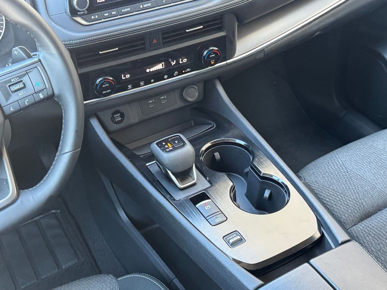 Used 2025 Nissan Rogue SV FWD image 43