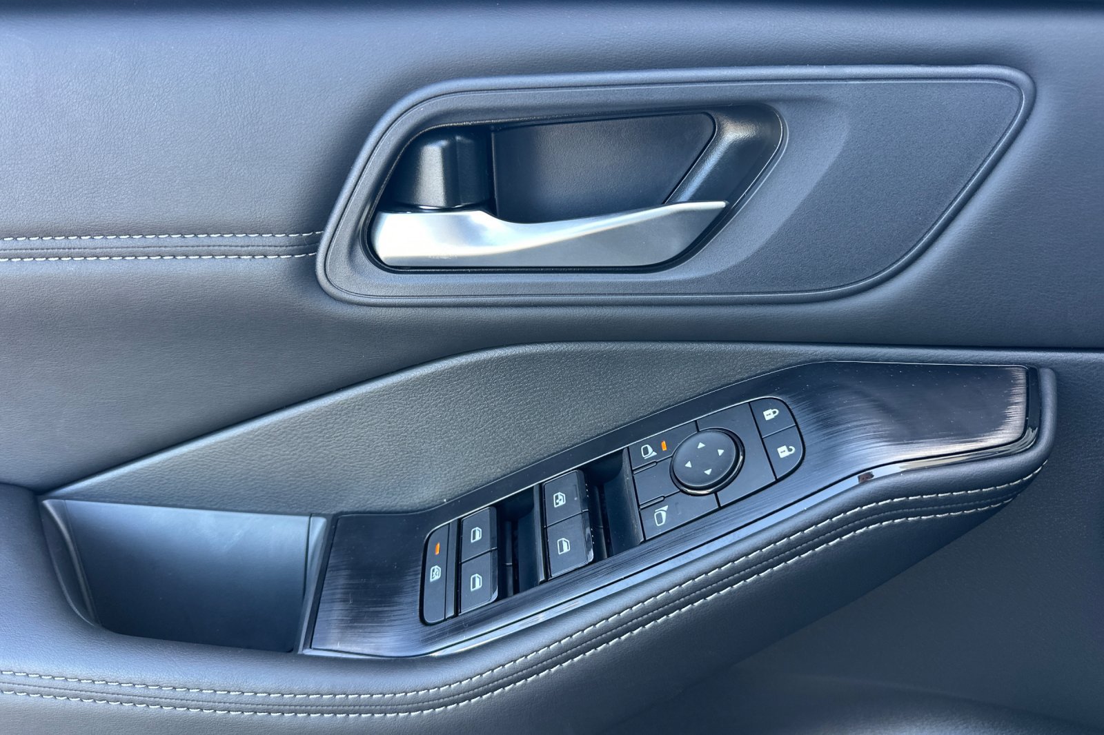 New 2026 Nissan Rogue Dark Armor FWD image 8