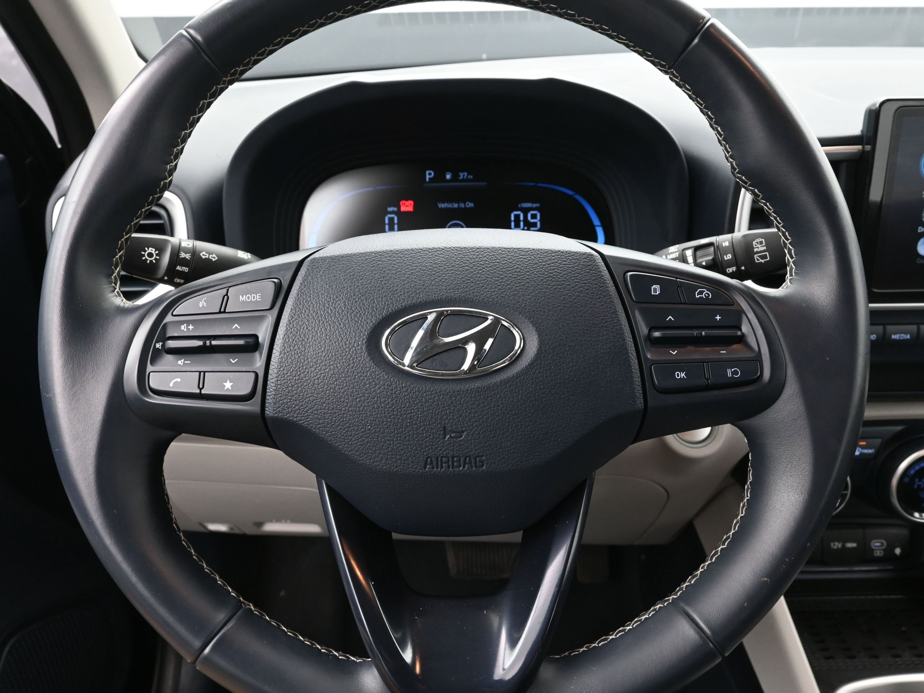 Used 2023 Hyundai Venue Limited w/ Cargo Package image 12