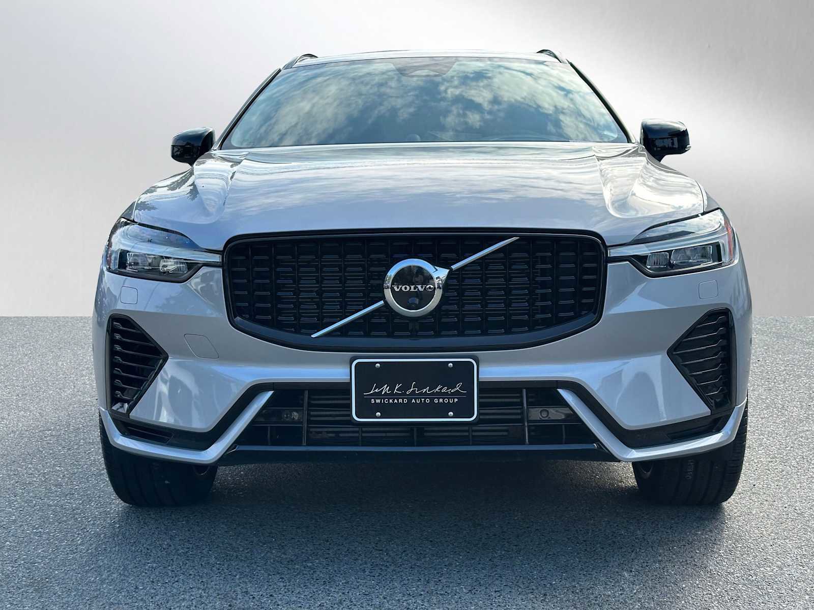 Certified 2023 Volvo XC60 T8 Ultimate w/ Climate Package image 2