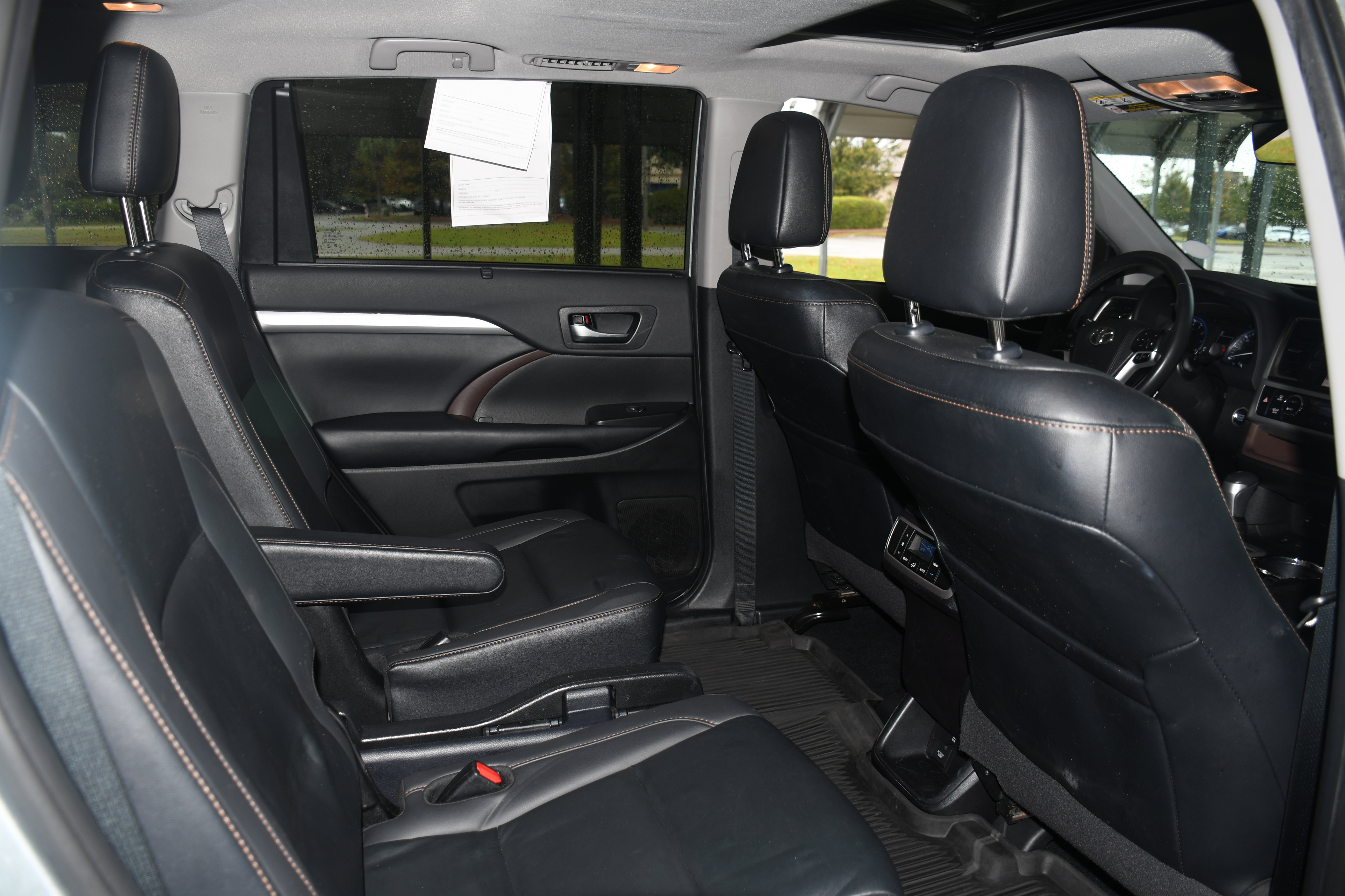 Used 2019 Toyota Highlander XLE image 19