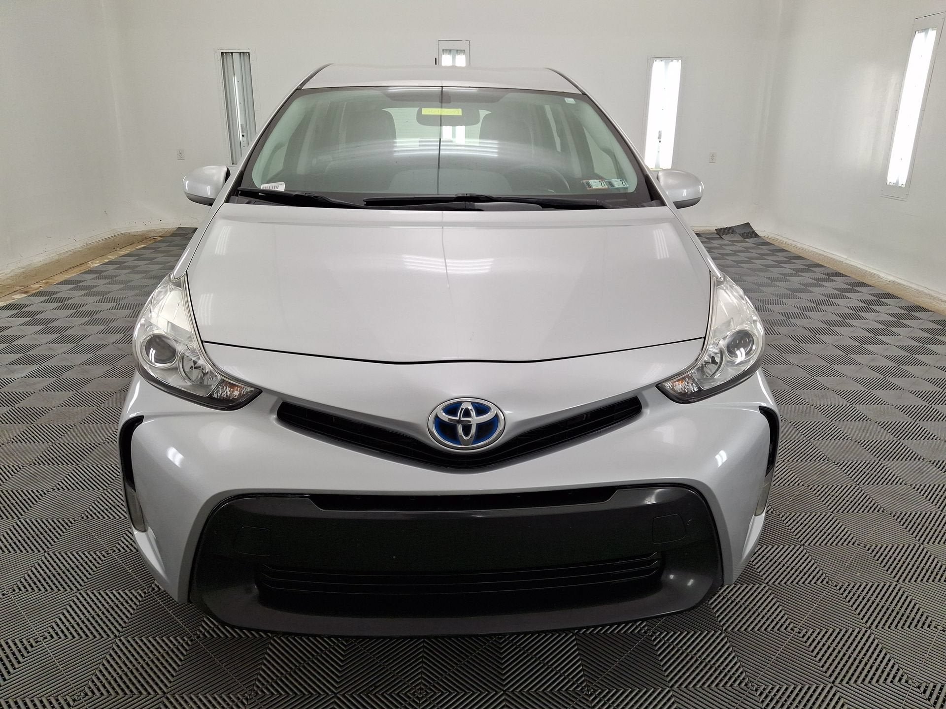 Used 2017 Toyota Prius V Four w/ Carpet Mat Package FWD image 29