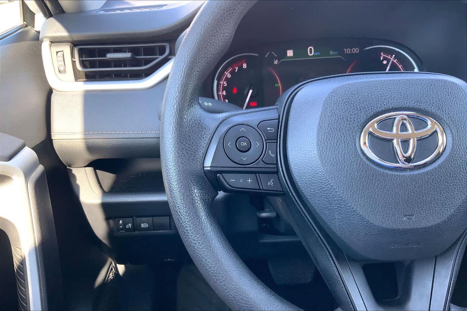 Used 2024 Toyota RAV4 LE AWD/4WD image 23