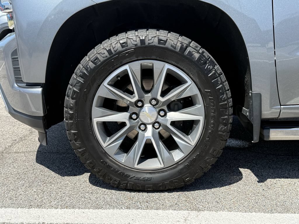Used 2020 Chevrolet Silverado 1500 High Country w/ Technology Package AWD/4WD image 9
