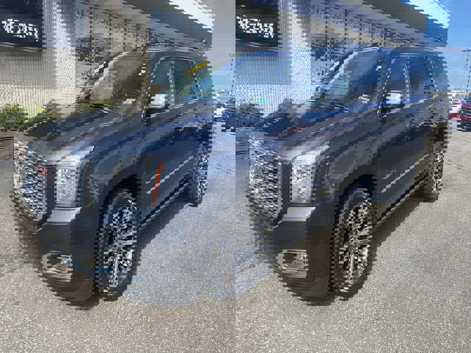 Used 2020 GMC Yukon Denali w/ Denali Premium Package image 2