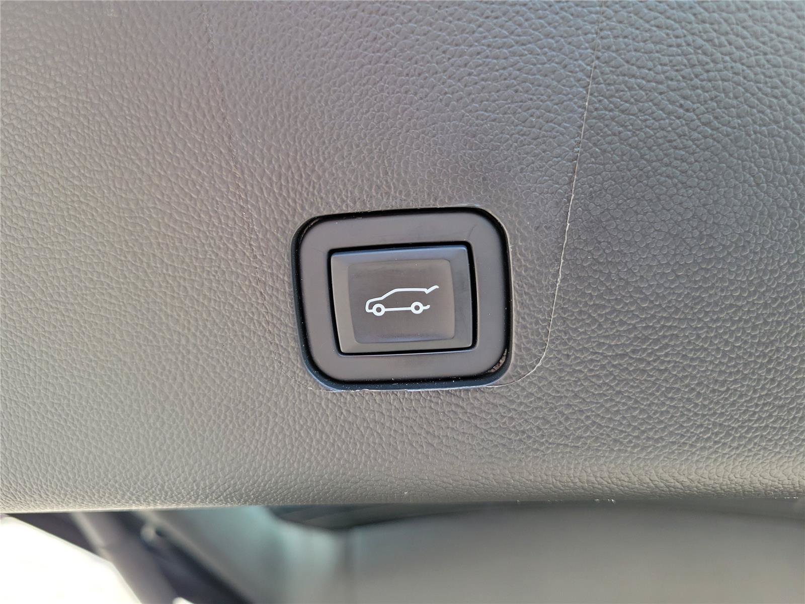 Used 2022 Chevrolet Traverse LT FWD image 10